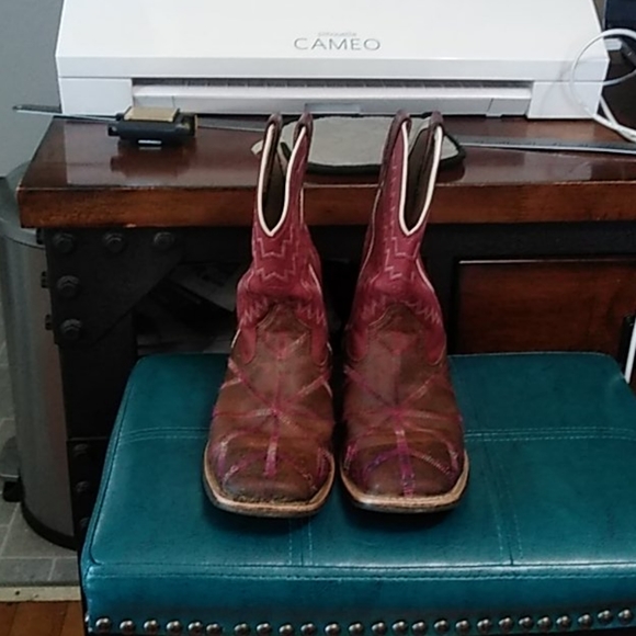 Girls Ariat square toe pull on riding boots - Picture 3 of 5